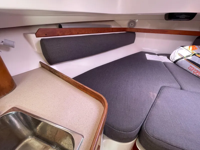 Slide: The Image of Hunt Yachts Surfhunter 29 2004 - 76