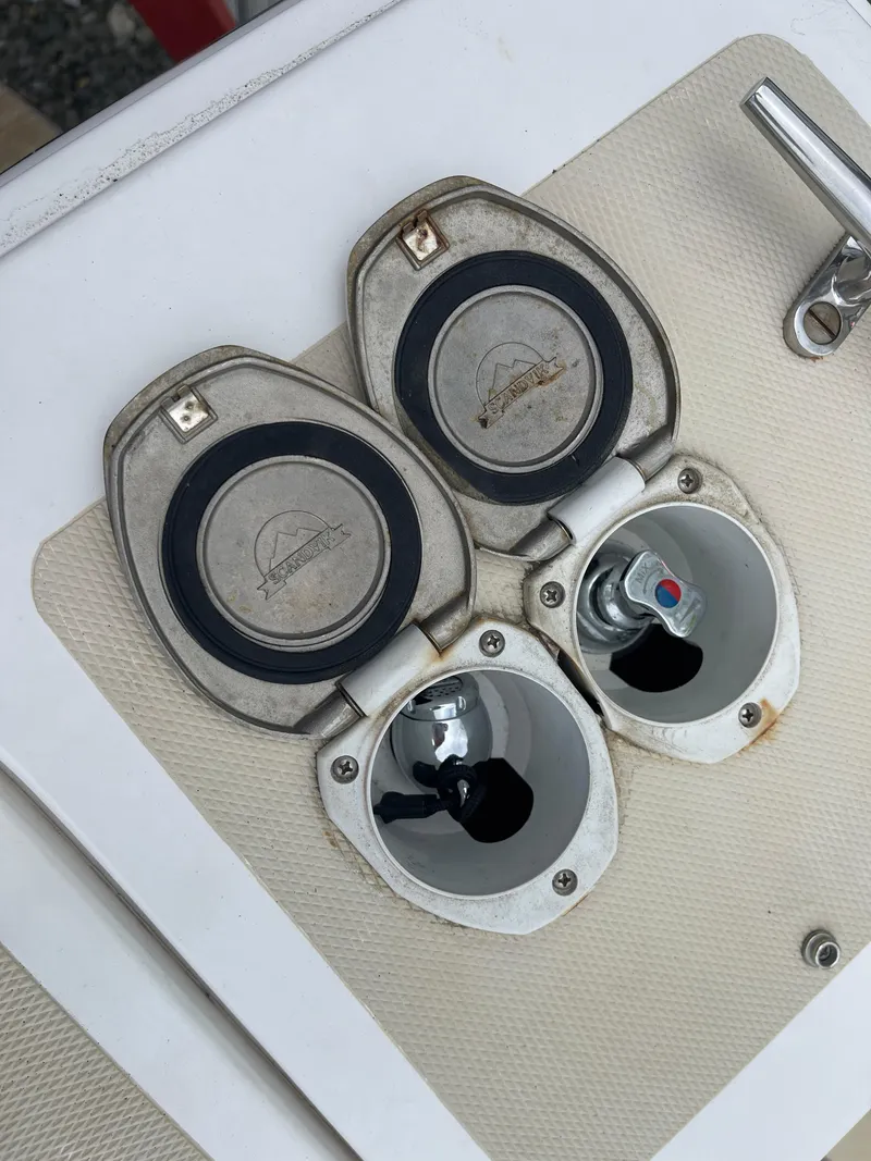 Slide: The Image of Hunt Yachts Surfhunter 29 2004 - 87