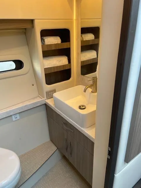 Slide: The Image of Regal 38 XO 2021 - 50