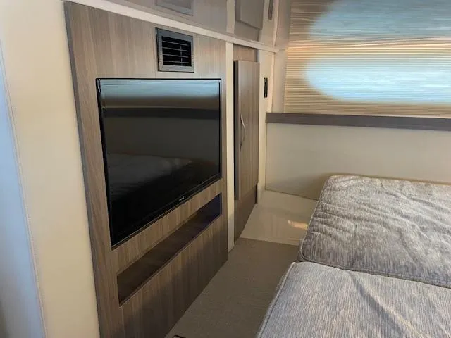 Slide: The Image of Regal 38 XO 2021 - 59