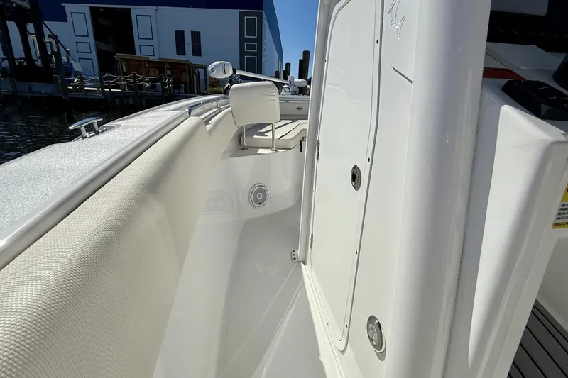 Slide: The Image of Sea Hunt Ultra 239 2022 - 19