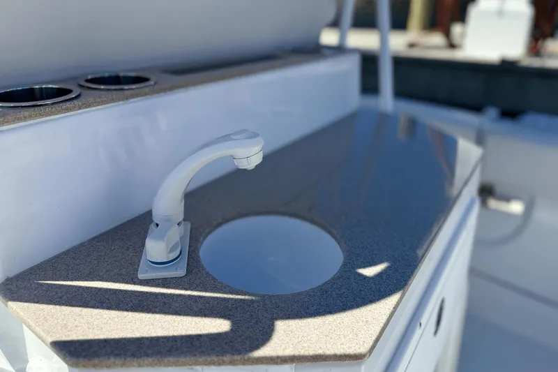 Slide: The Image of Sea Hunt Ultra 239 2022 - 9