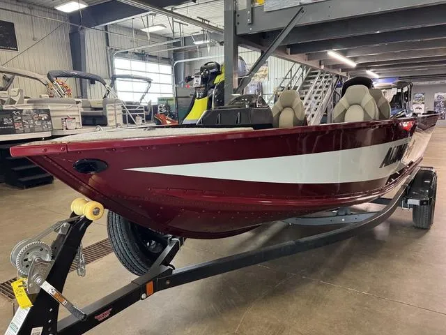 Slide: The Image of Alumacraft Competitor 165 SC 2024 - 2