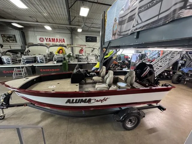 Slide: The Image of Alumacraft Competitor 165 SC 2024 - 3