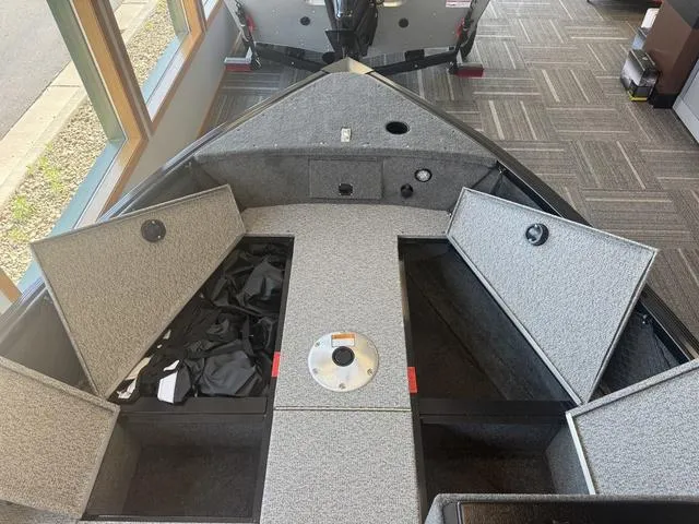 Slide: The Image of Alumacraft Voyageur 175 SC 2024 - 16