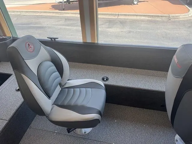 Slide: The Image of Alumacraft Voyageur 175 SC 2024 - 7