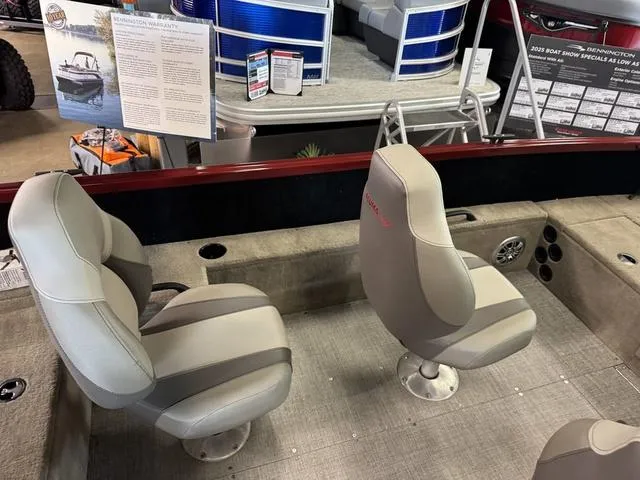 Slide: The Image of Alumacraft Competitor 165 SC 2024 - 8