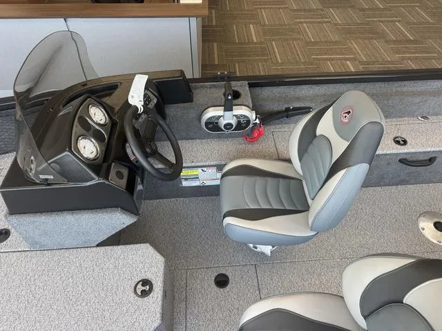 Slide: The Image of Alumacraft Voyageur 175 SC 2024 - 12