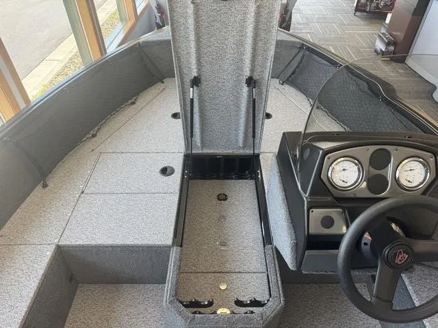 Slide: The Image of Alumacraft Voyageur 175 SC 2024 - 15