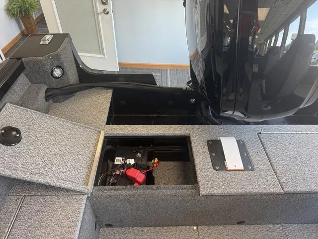 Slide: The Image of Alumacraft Voyageur 175 SC 2024 - 2