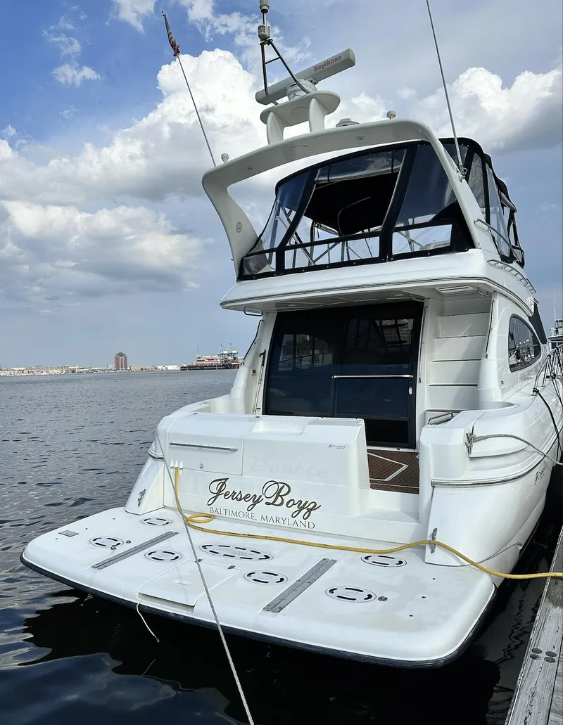 The Image of 1999 Cruisers 5000 Sedan Sport yacht docked on a sunny day. - 0
