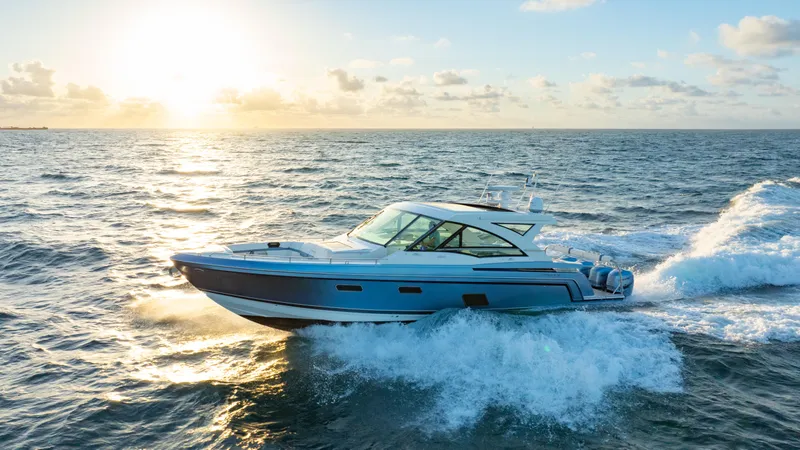 Slide: The Image of 2018 Formula 430 Super Sport Crossover cruising on ocean at sunset. - 31