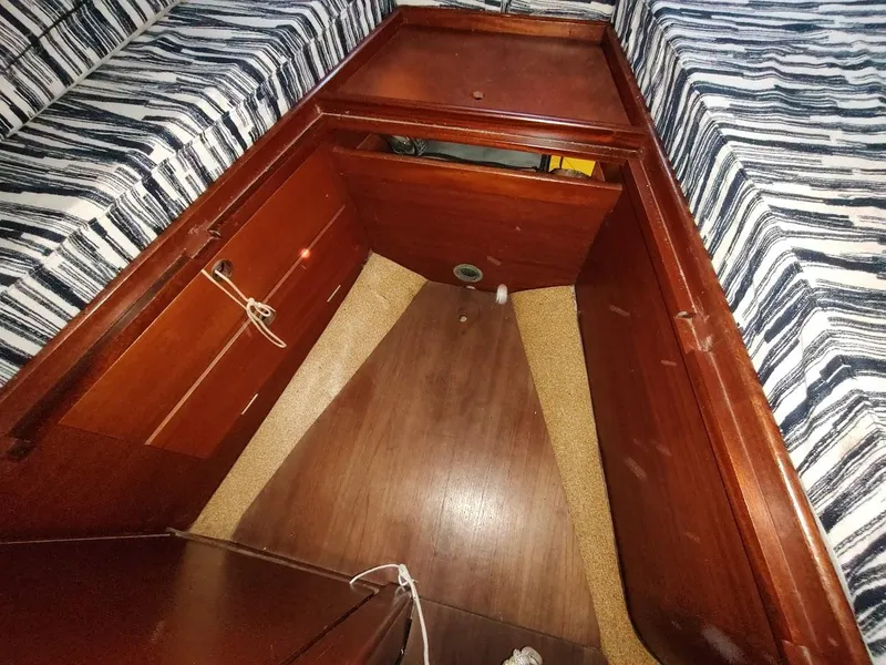 Slide: The Image of Hallberg-Rassy 41 1977 - 127