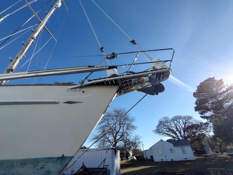 Slide: The Image of 1977 Hallberg-Rassy 41 sailboat bow with clear blue sky background. - 4