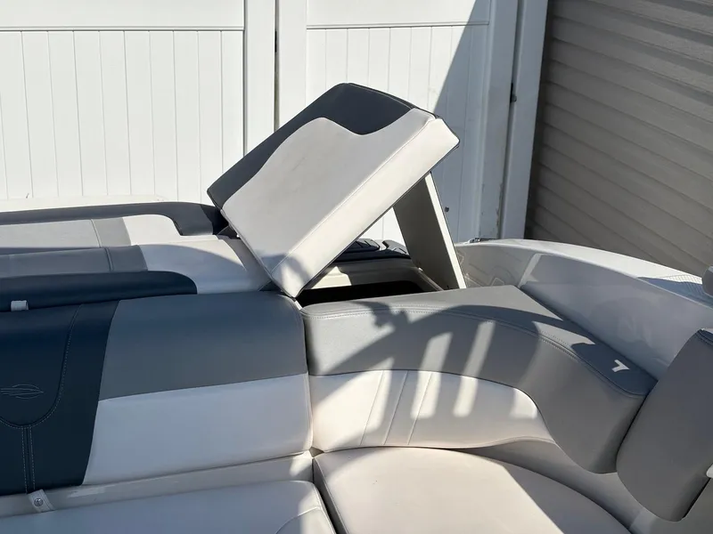 Slide: The Image of 2021 Chaparral 23 SSi boat interior with adjustable seating in gray and white. - 7