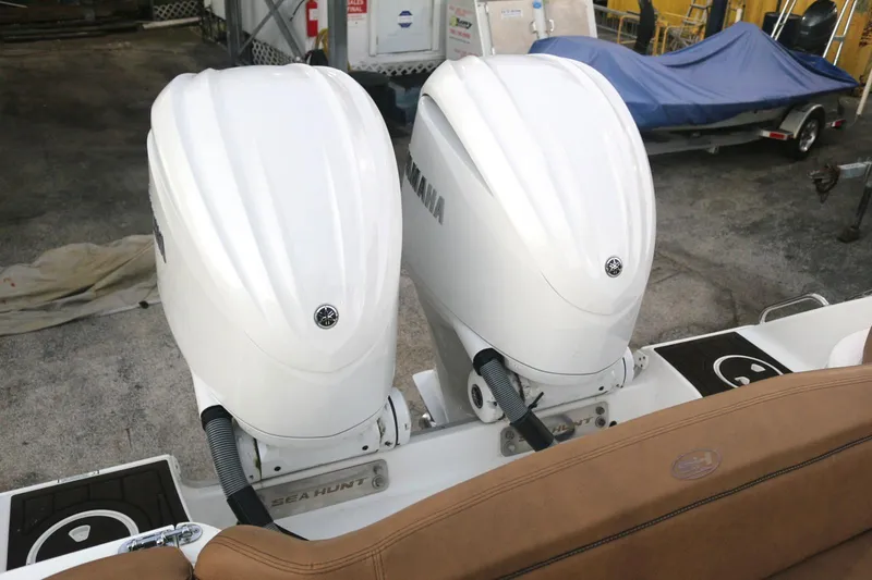 Slide: The Image of Twin Yamaha outboard engines on a 2022 Sea Hunt Ultra 305 SE boat. - 5