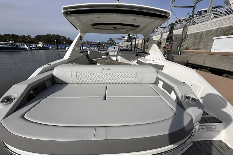 Slide: The Image of Sea Ray SLX 310 Outboard 2024 - 15