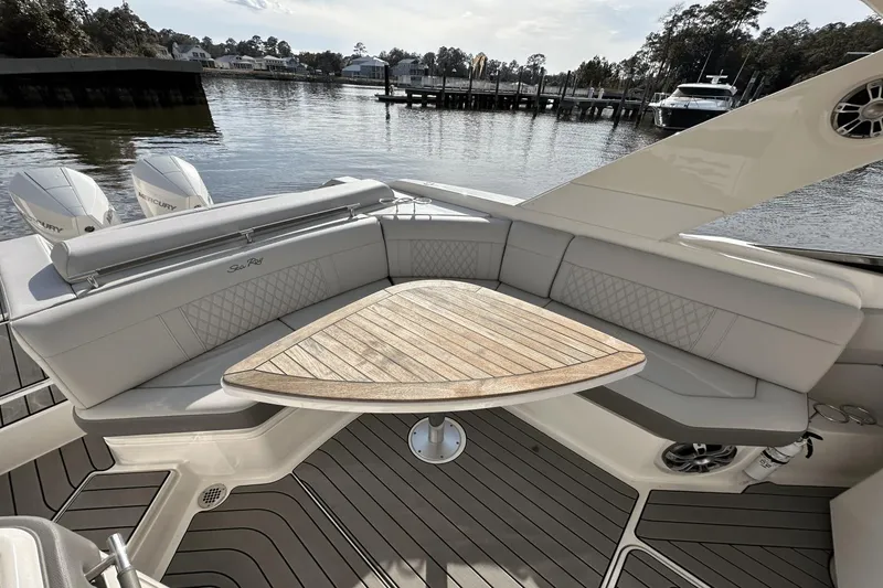 Slide: The Image of Sea Ray SLX 310 Outboard 2024 - 16