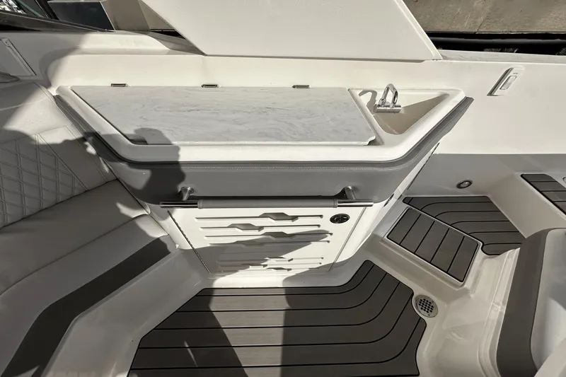 Slide: The Image of Sea Ray SLX 310 Outboard 2024 - 17