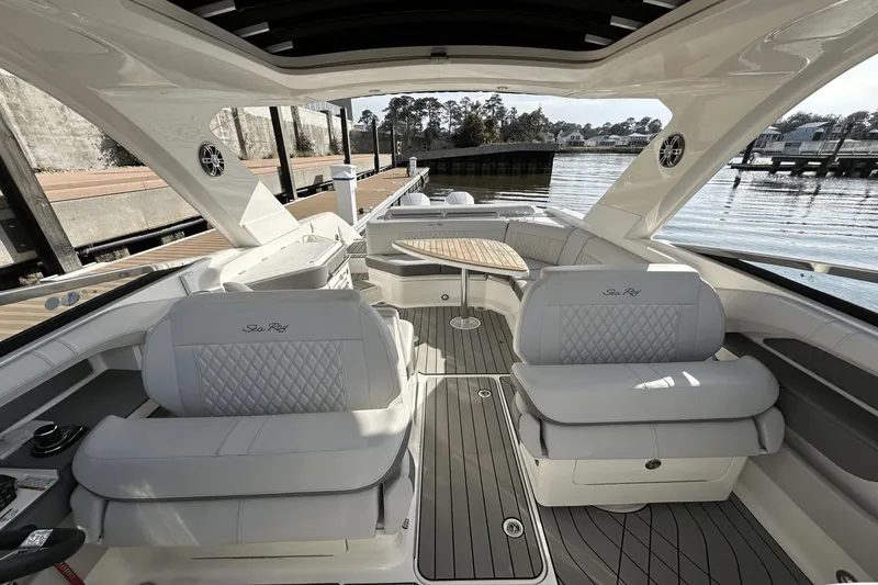 Slide: The Image of Sea Ray SLX 310 Outboard 2024 - 20