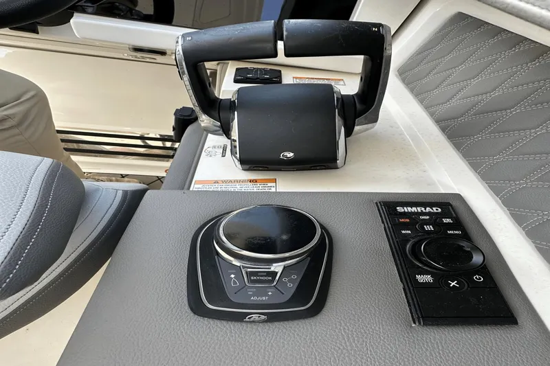 Slide: The Image of Sea Ray SLX 310 Outboard 2024 - 27