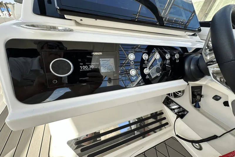 Slide: The Image of Sea Ray SLX 310 Outboard 2024 - 29