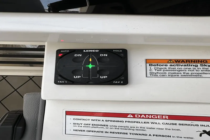 Slide: The Image of Sea Ray SLX 310 Outboard 2024 - 33
