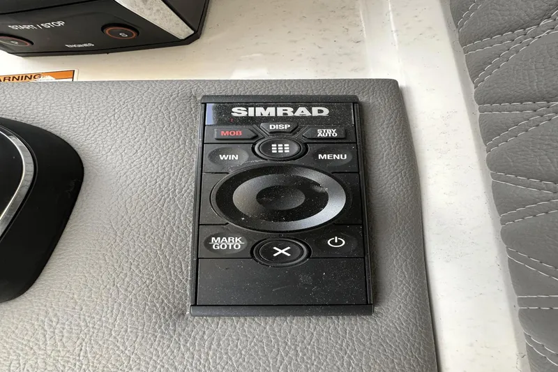 Slide: The Image of Sea Ray SLX 310 Outboard 2024 - 37