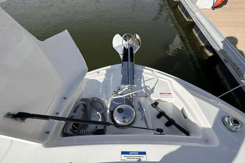 Slide: The Image of Sea Ray SLX 310 Outboard 2024 - 40