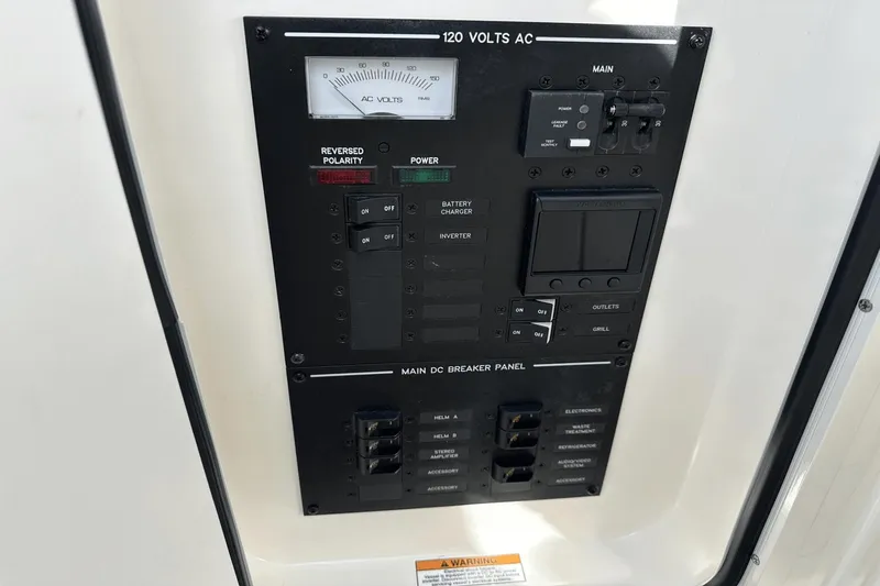 Slide: The Image of Sea Ray SLX 310 Outboard 2024 - 41