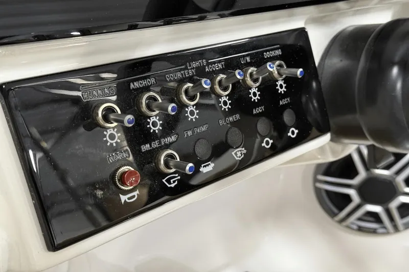 Slide: The Image of Sea Ray SDX 230 Outboard 2026 - 52