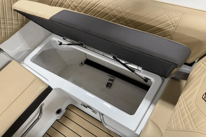 Slide: The Image of Sea Ray SDX 230 Outboard 2026 - 30