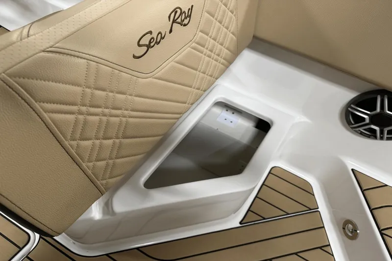 Slide: The Image of Sea Ray SDX 230 Outboard 2026 - 43