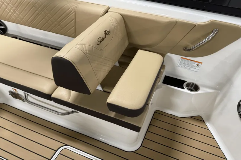 Slide: The Image of Sea Ray SDX 230 Outboard 2026 - 33