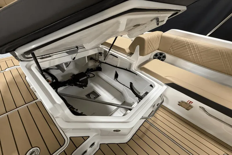 Slide: The Image of Sea Ray SDX 230 Outboard 2026 - 28