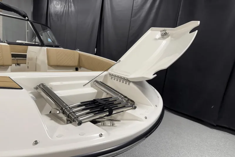Slide: The Image of Sea Ray SDX 230 Outboard 2026 - 10