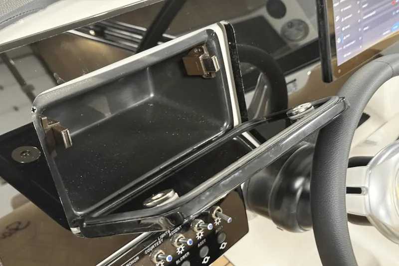 Slide: The Image of Sea Ray SDX 230 Outboard 2026 - 54