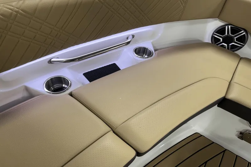 Slide: The Image of Sea Ray SDX 230 Outboard 2026 - 79