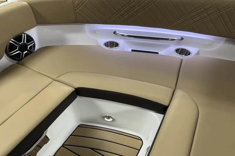Slide: The Image of Sea Ray SDX 230 Outboard 2026 - 84