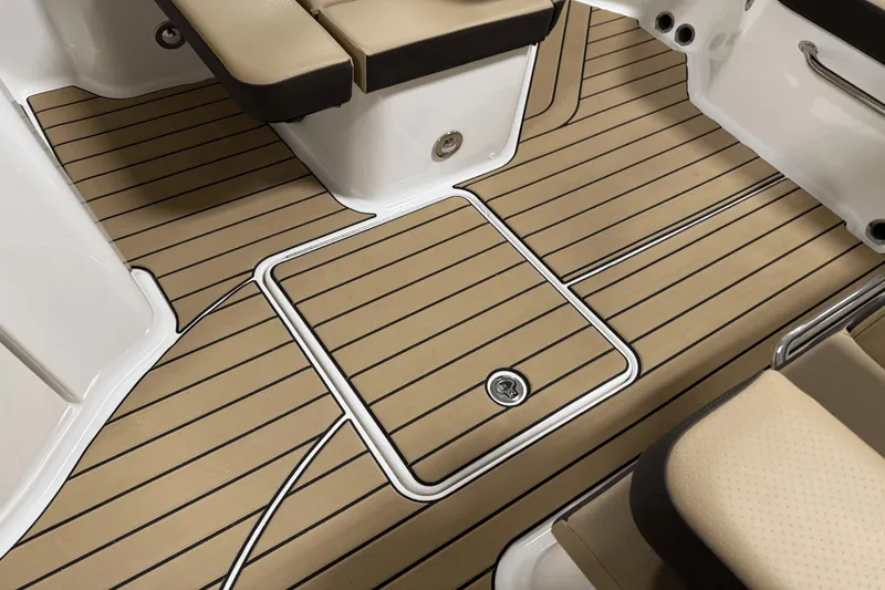 Slide: The Image of Sea Ray SDX 230 Outboard 2026 - 40