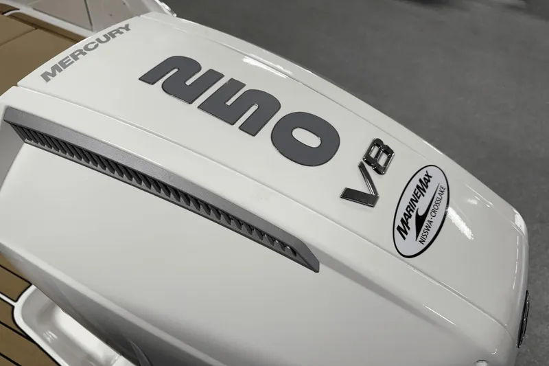 Slide: The Image of Sea Ray SDX 230 Outboard 2026 - 17
