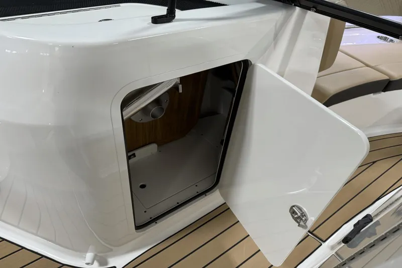 Slide: The Image of Sea Ray SDX 230 Outboard 2026 - 70