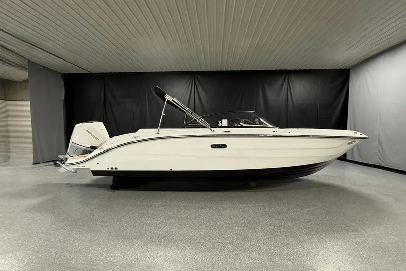 Slide: The Image of Sea Ray SDX 230 Outboard 2026 - 0
