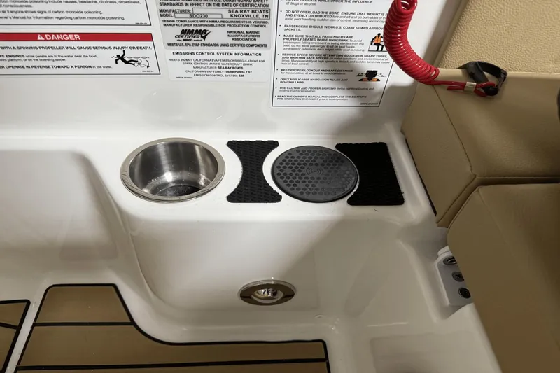 Slide: The Image of Sea Ray SDX 230 Outboard 2026 - 47