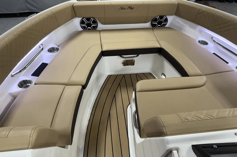Slide: The Image of Sea Ray SDX 230 Outboard 2026 - 75
