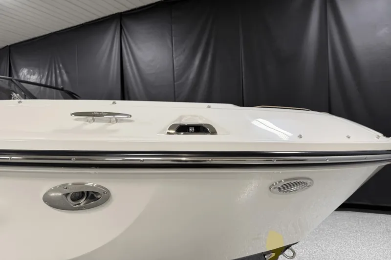 Slide: The Image of Sea Ray SDX 230 Outboard 2026 - 8