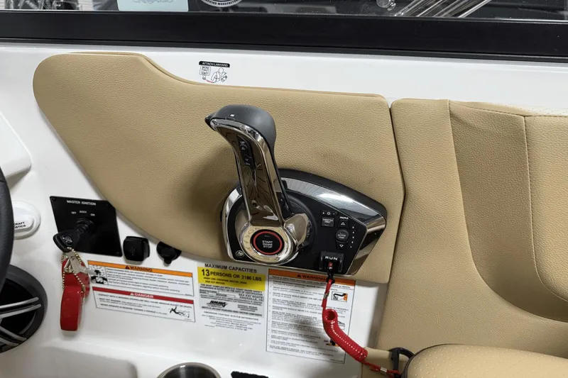 Slide: The Image of Sea Ray SDX 230 Outboard 2026 - 50