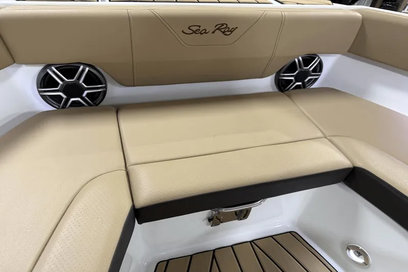 Slide: The Image of Sea Ray SDX 230 Outboard 2026 - 82