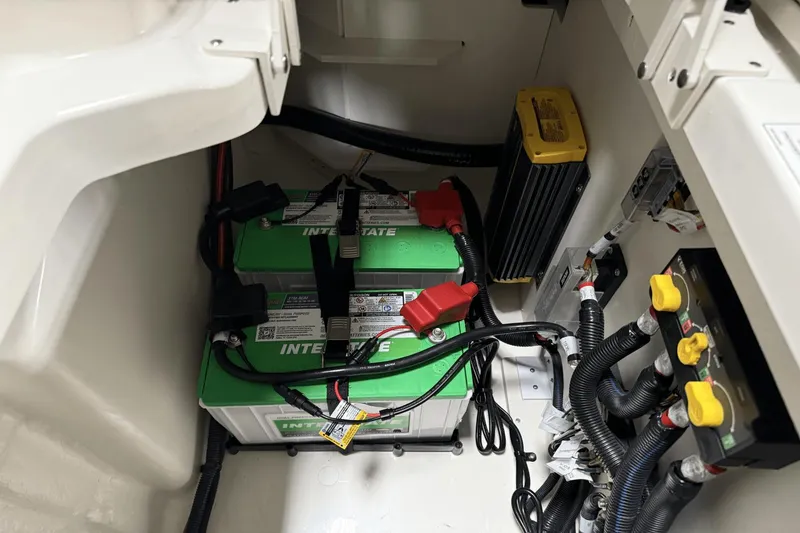 Slide: The Image of Sea Ray SDX 230 Outboard 2026 - 21