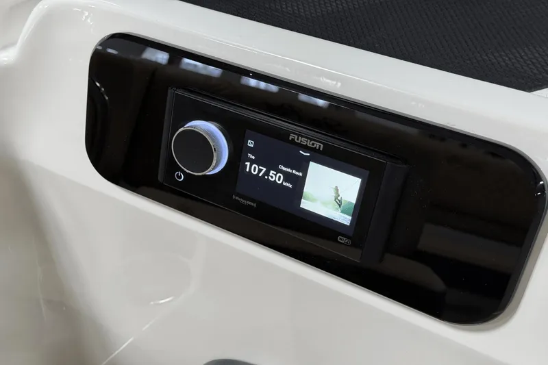 Slide: The Image of Sea Ray SDX 230 Outboard 2026 - 38